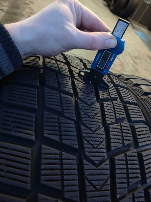 Nexen-Roadstone Winguard Ice R20 265 50 зимові шини на Infiniti FX35