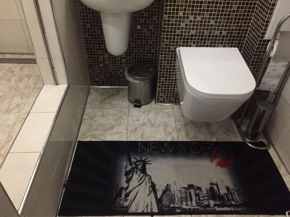 2 комнатная - 5 спальных мест - смежная с камином начало Троещины!