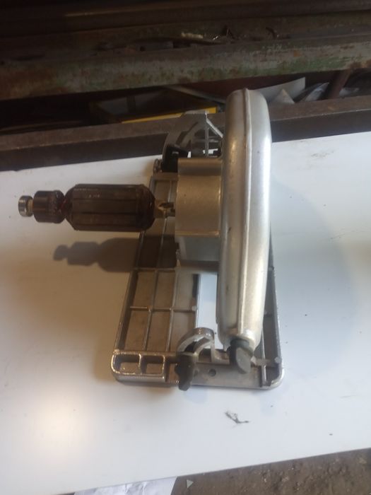 Корпус и механика дисковой пилы