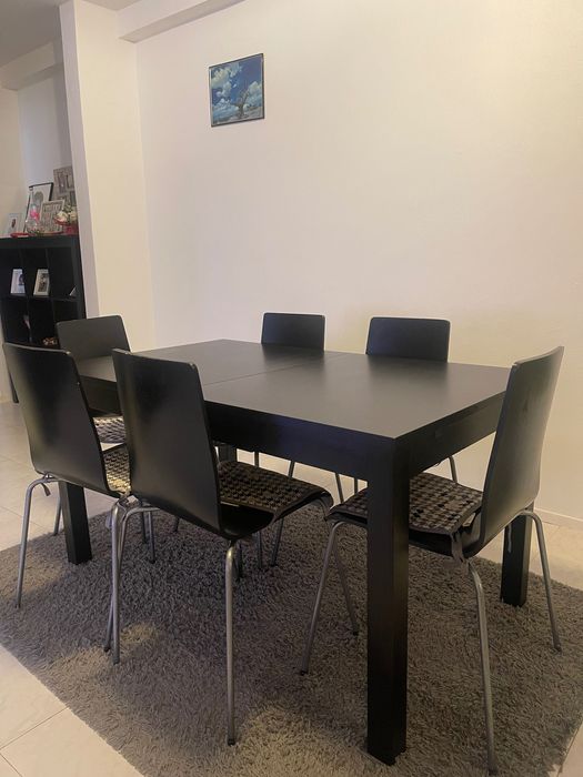 Mesa de jantar extensível preta, e em bom estado