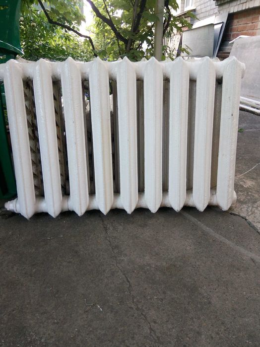 Радіатори опалення чавунні б/в .
