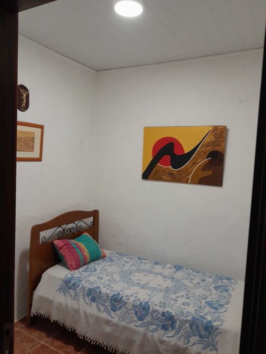 Alugo quartos optimo preço.