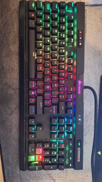 Teclado Gaming Corsair K70 MK.2 Low Profile RAPIDFIRE — CHERRY MX