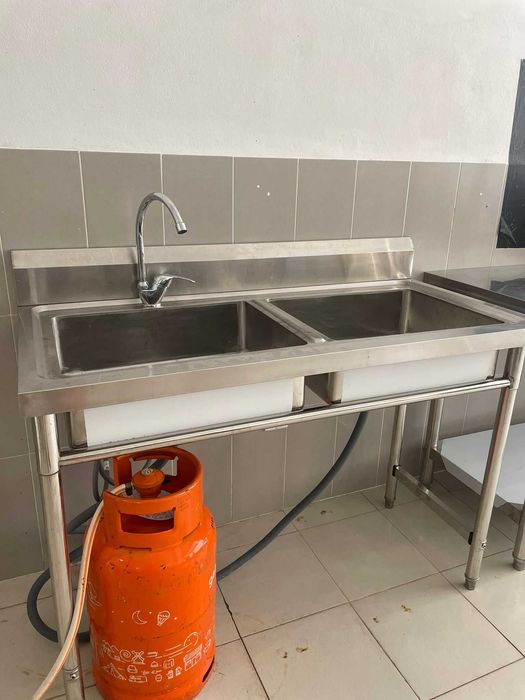 Pia de inox com torneira