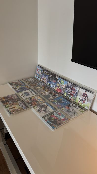 PlayStation3- 250GB + 2 comandos + 20 jogos