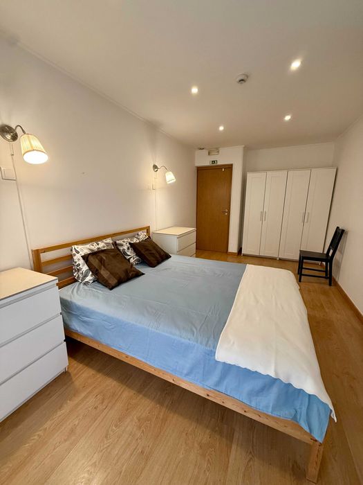 Aluga-se Quarto inserido em Moradia