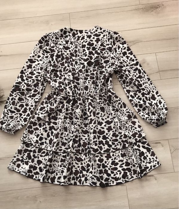 Дуже гарна  легка весняно- літня жіноча сукня з рукавами  46-48 роз