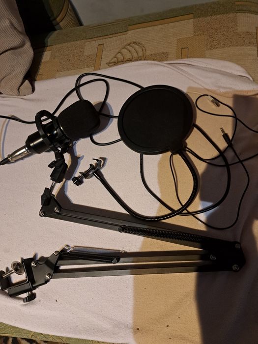Mikrofon studyjny pojemnościowy  czuły + statyw