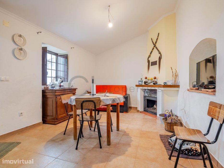 Moradia emblemática de Vila Nova de São Bento, localizada em Zona c...