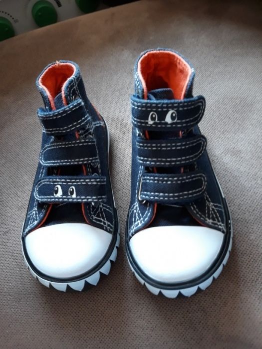 Nowe buty tenisówki 22