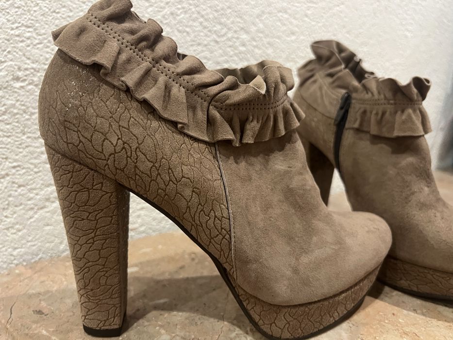 Botins Ginova Camel