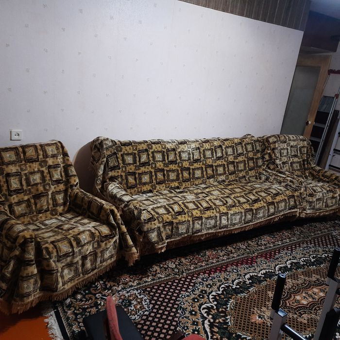 Покрывала б/у на диван и на два кресла