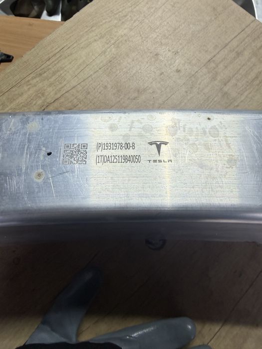 Підсилювач заднього бамперу уселитель задний tesla model Y juniper