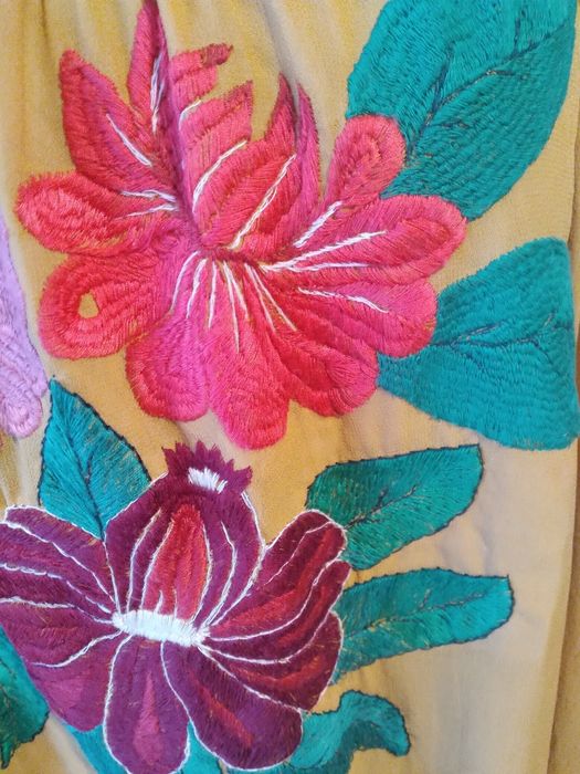 Новая блуза из натурального крепдешина вышивка ручная гладь