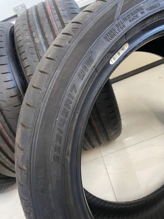 225 45 r17 dunlop lato demo