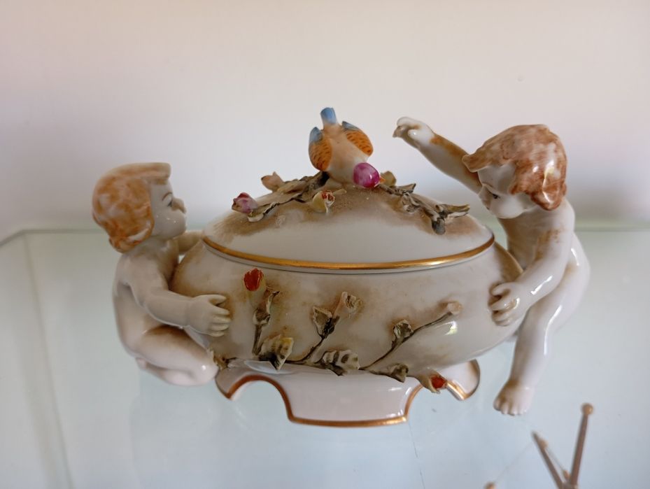 Caixa em porcelana antiga Artibus