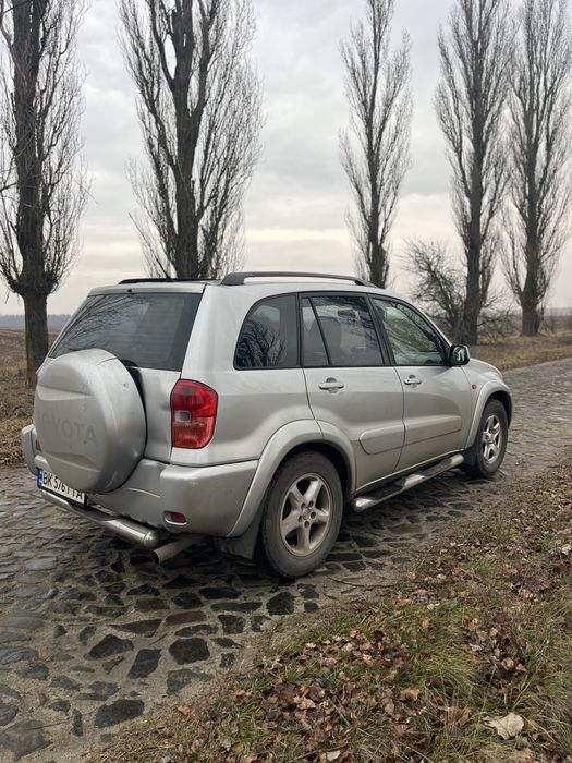 Tuyota rav 4. 2002 року