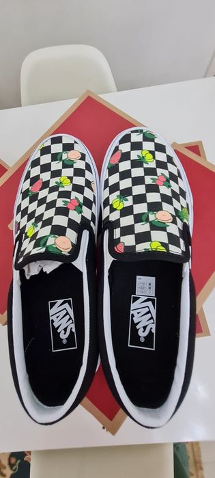 Vans novos em caixa