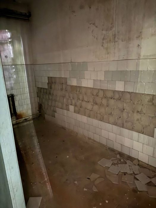 Продам здание  в самом центр с. Березна