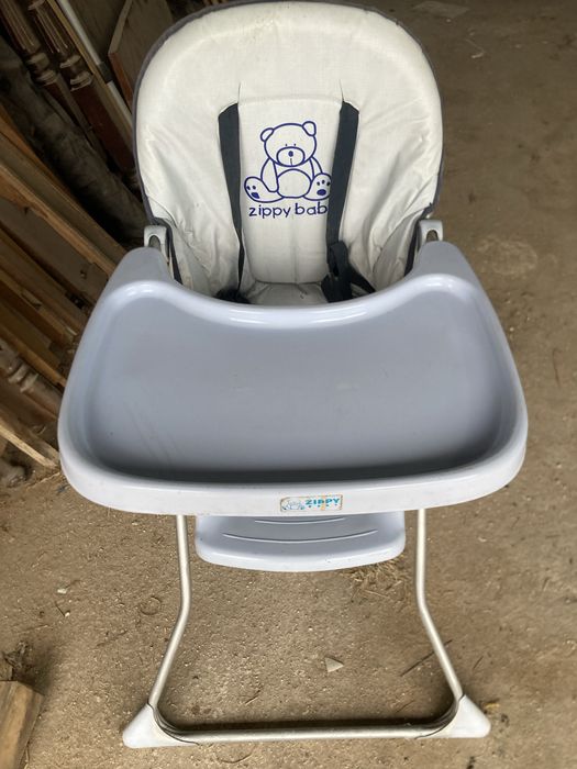 Cadeira de refeicão para crianças em bom estado