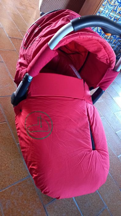 Conjunto de carrinho de criança e ovo
