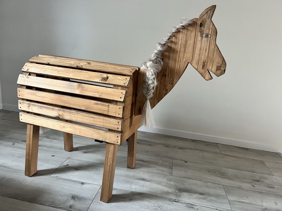 Koń drewniany ogrodowy dla fana koni
