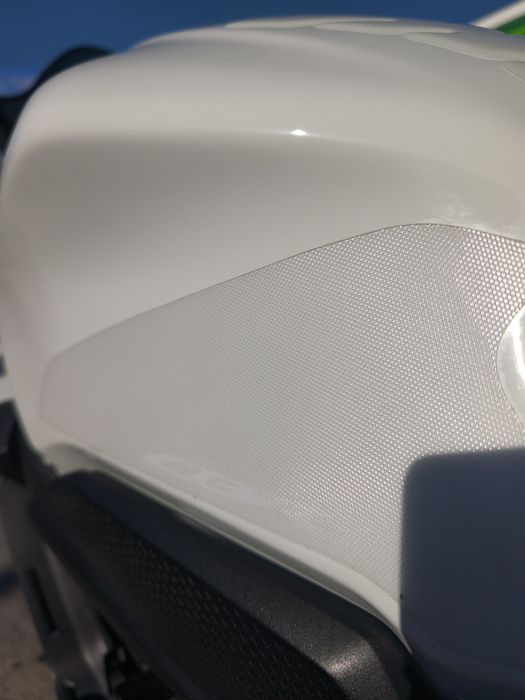 CBR 650r branca 7000 neg