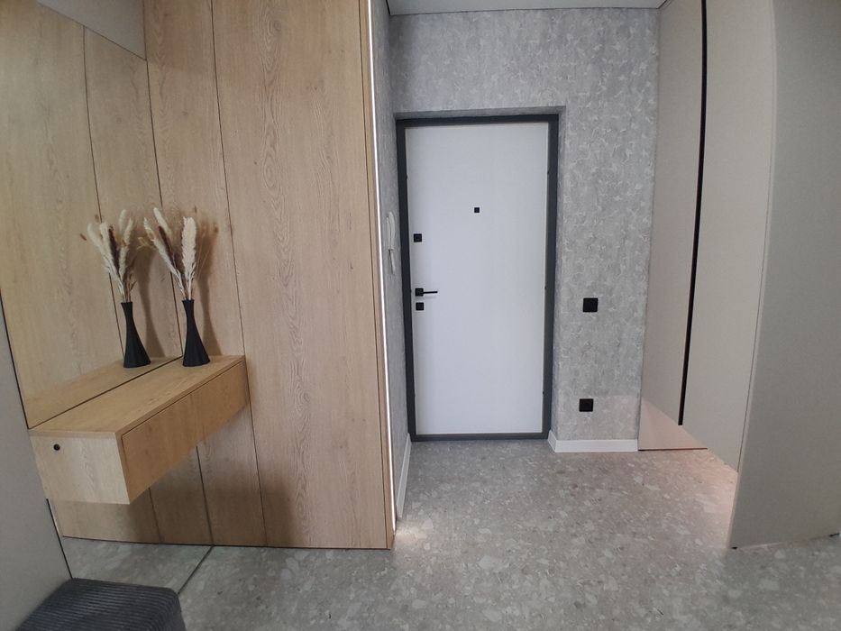 Центр! 2к.кв в Новобудові з новим ремонтом! Ліфт з резервним живленням