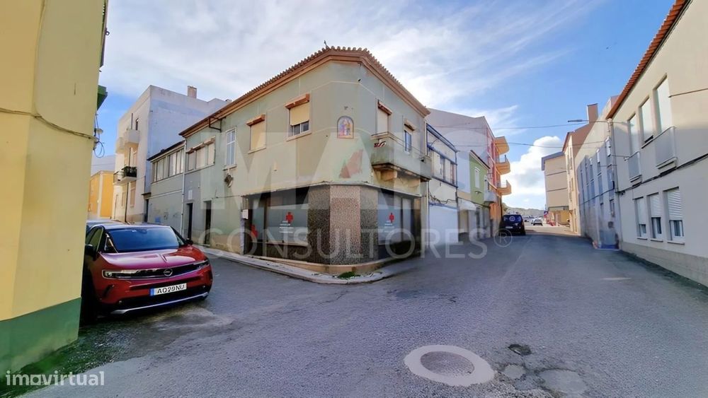 Prédio no Centro Histórico de Peniche com Elevado Potencial de Inve...