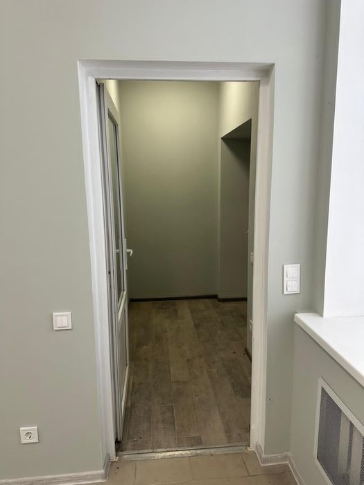 Продам Торговое Помещение, Красная линия