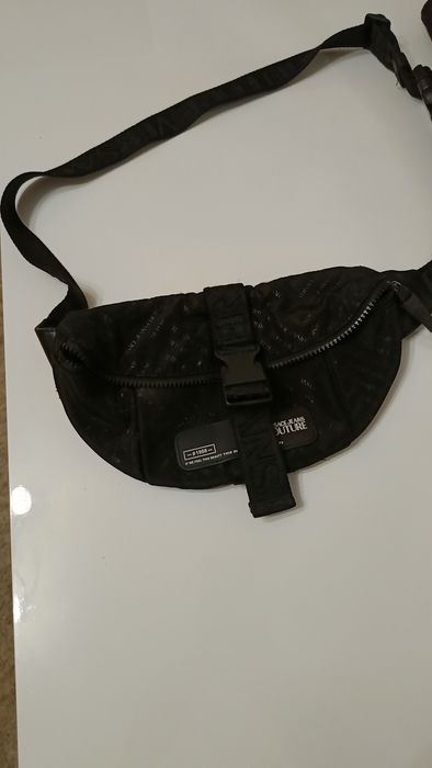 Sprzedam męska torebkę nerkę .Versace