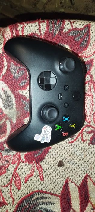 Продам xbox в отличном состоянии