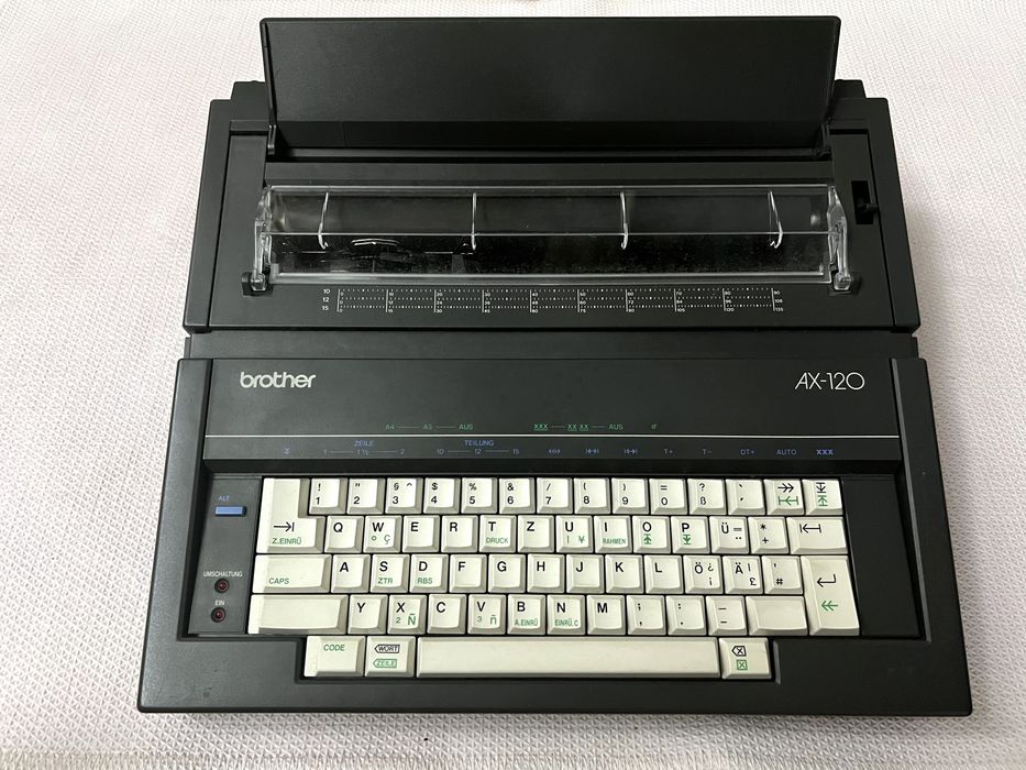 Máquinas de escrever marca ERIKA / marca BROTHER