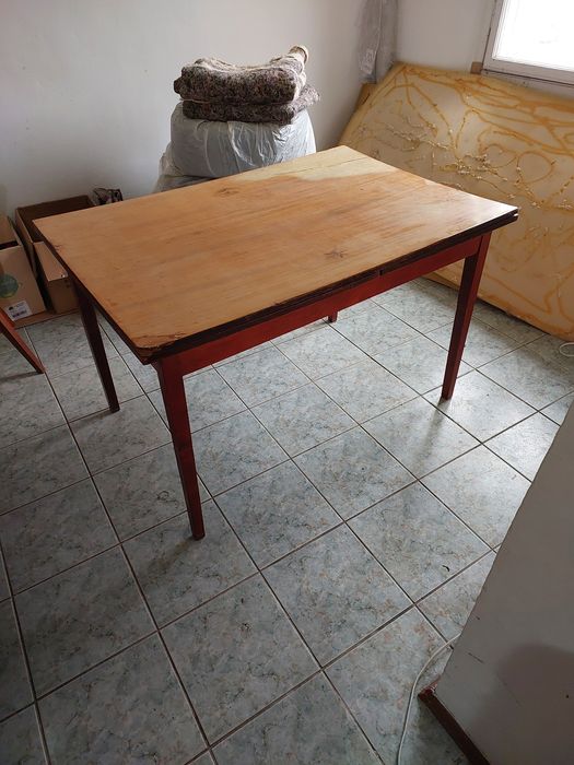 Стіл розкладний лакований