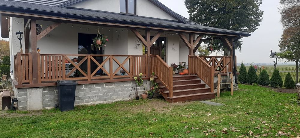 Tarasy, altany, zadaszenia, altanki, meble ogrodowe, stoły, schody.