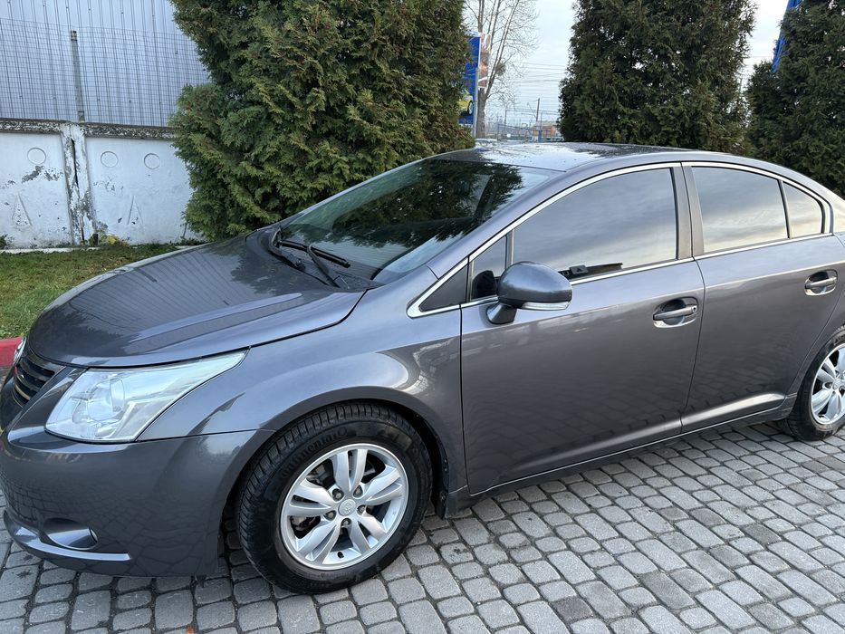 Автомобіль Тойота Авенсіс