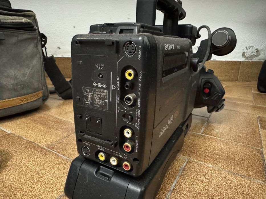 Sony CCD-V5000E Camera + Accessories64585505726978123