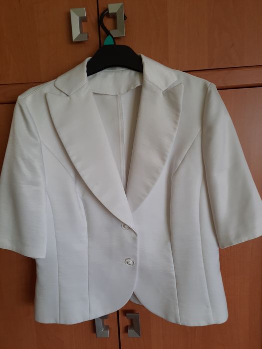 Elegancki, śnieżnobiały żakiet