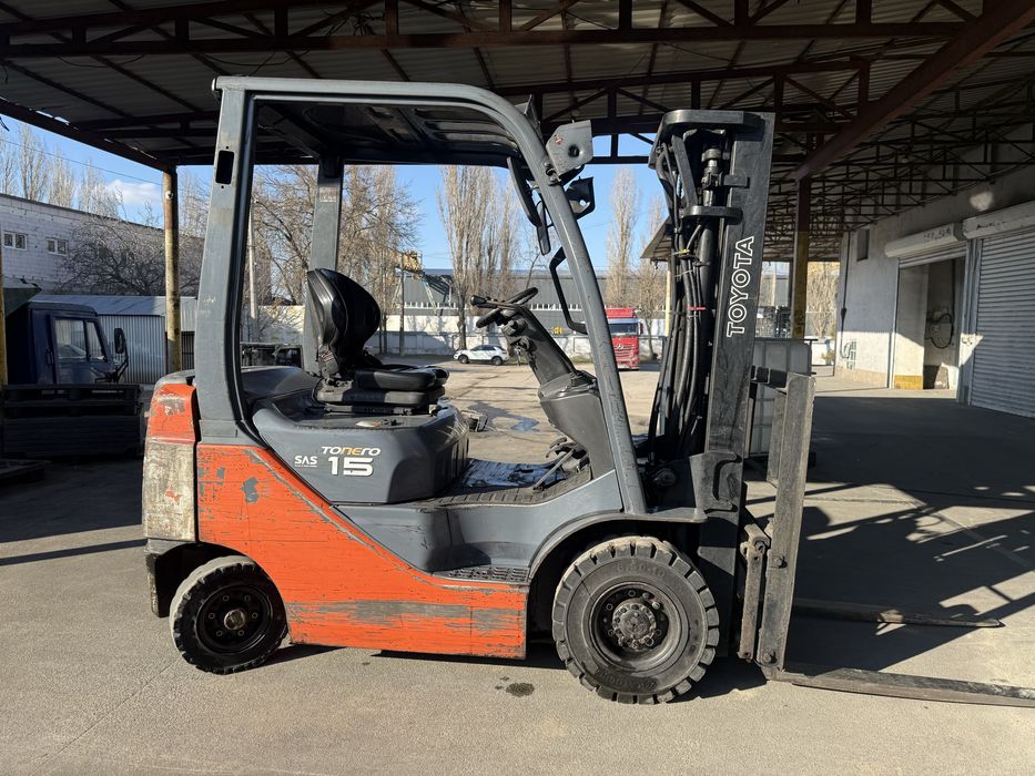 Погрузчик Toyota 1,5т дизель (вылет стрелы 4,5м)