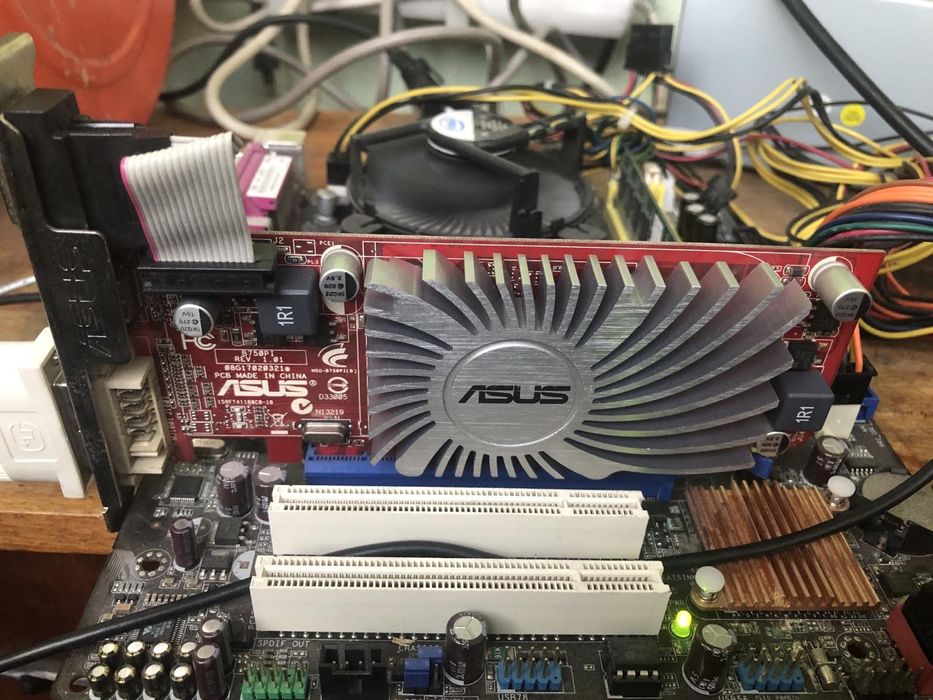 Видеокарта asus  GT9500