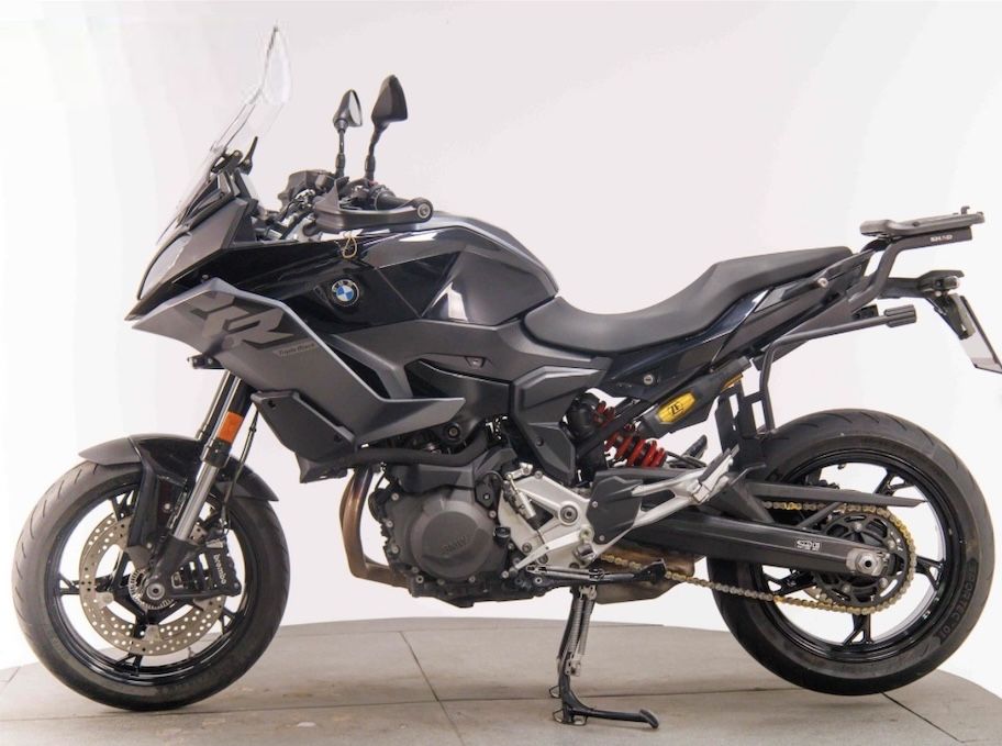 BMW F 900 XR TRIPLE BLACK (2025) – 105cv | TFT Dynamic | Punhos Aquecidos + Suportes
