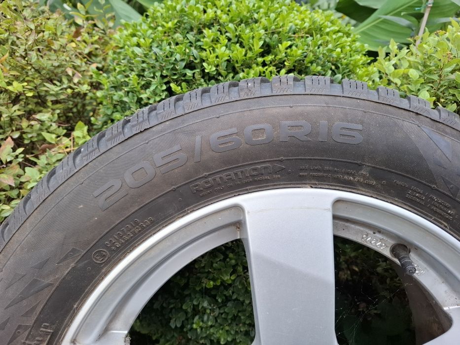 Koła 16" do Sharan/Alhambra Nokian Tyres Zimowe  205/60r16 jak nowe.