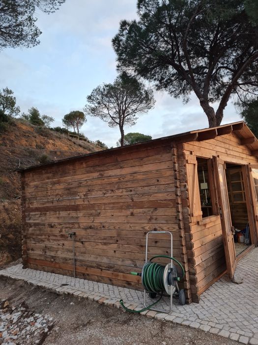 Vendo oito painéis sandwich.