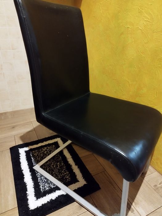 6   шт.  стільців з чохлами. Ціна за один.