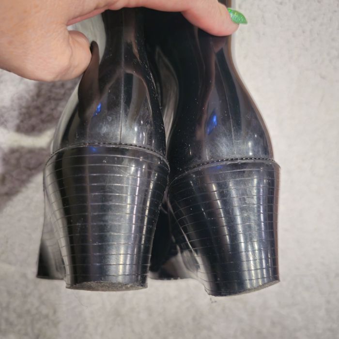 Стильные сапоги резиновые женские с молнией полусапожки