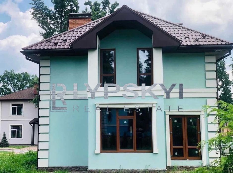 Будинок в гарному місці в котеджному містечку