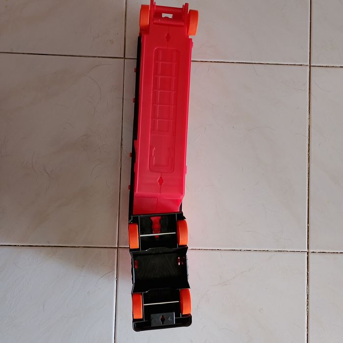 Camião Mega Hauler Hot Wheels