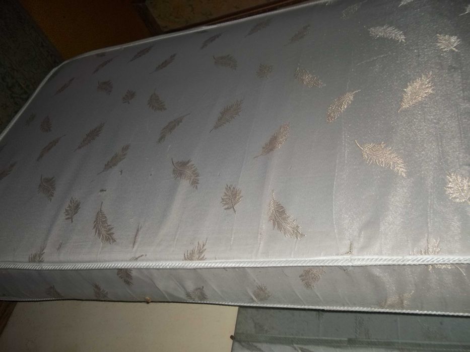 матрац ортопедический в отличном состоянии (молния 80 на 190 на 20