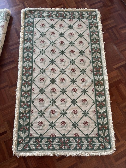 Tapetes de arraiolos feitos à mão