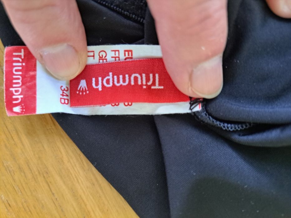 Body czarne Triumph 75B